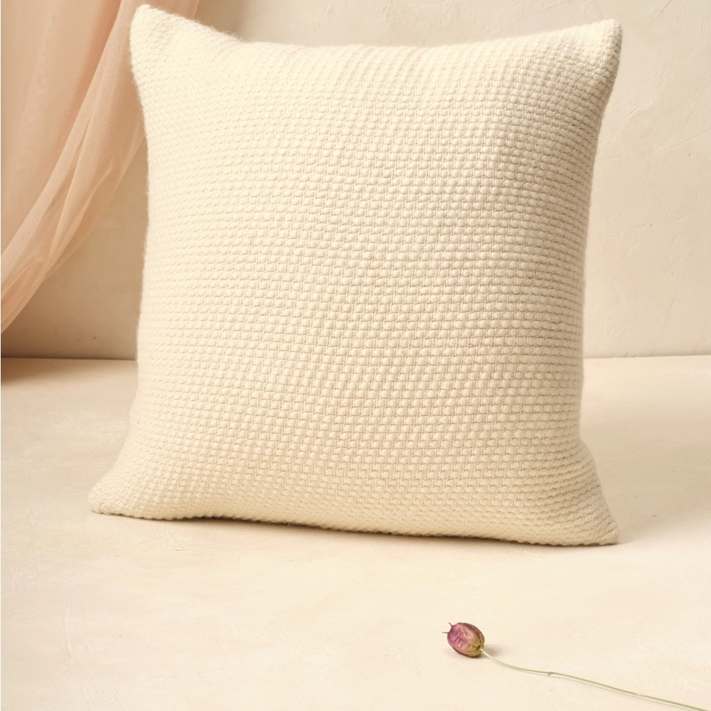 MINNA Pillow - Oyster 18x18